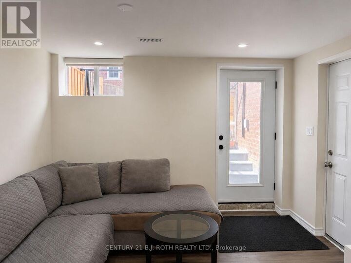 Property Photo:  4 Pinecliff Crescent Bsmt  ON L4N 5V3 