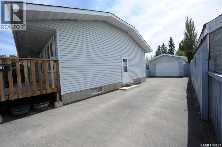 Property Photo:  571 Pendygrasse Road  SK S7M 5P6 