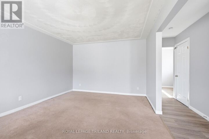 Property Photo: 195B Cedarvale Crescent A ON N2L 4T3