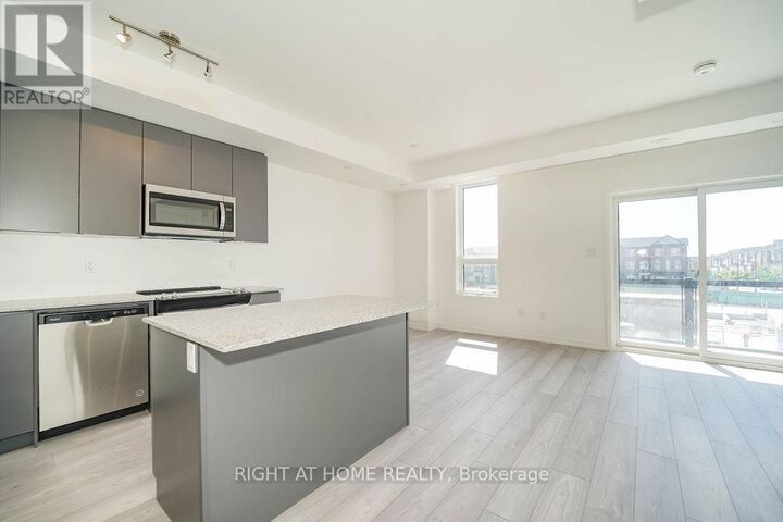 Property Photo:  11 Lytham Green Circle 11  ON L3Y 0H3 
