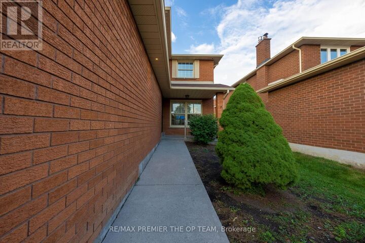 Property Photo:  79 Governor Crescent  ON L4L 5G8 