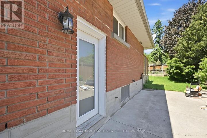 Property Photo:  6 Greening Court Lower  ON L9H 1G9 