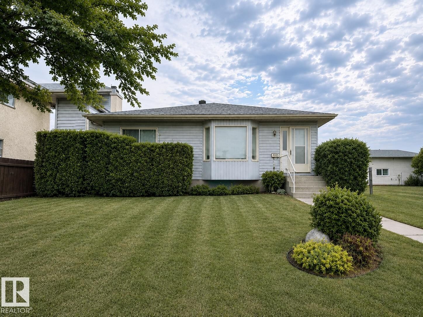 Property Photo: 4005 55 Avenue AB T7S 1C5