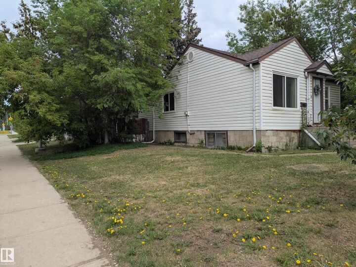 Property Photo: 10650 76 Avenue NW AB T6E 1L5