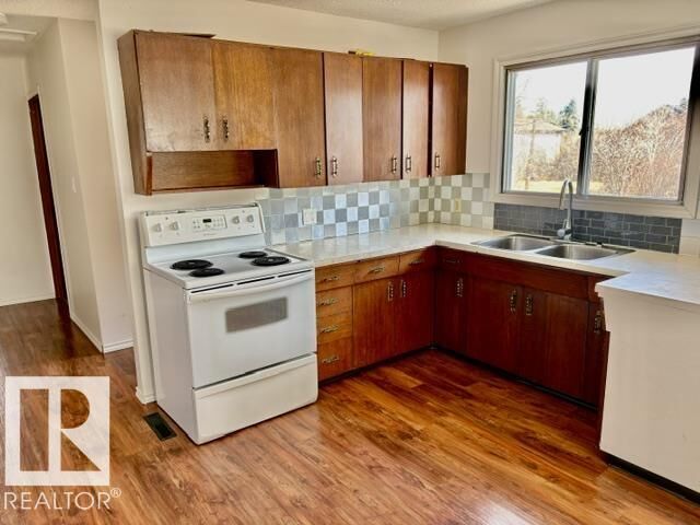 Property Photo:  5206 51ave  AB T0B 4R0 