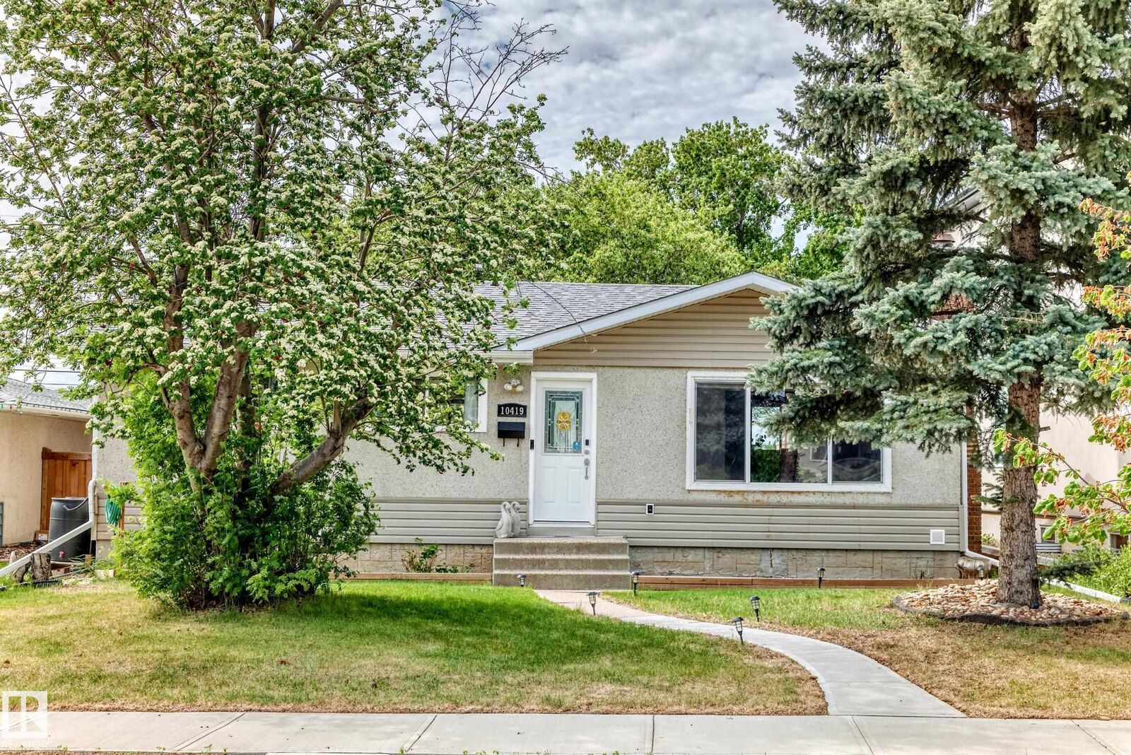 Property Photo:  10419 52 Avenue NW  AB T6H 0N7 
