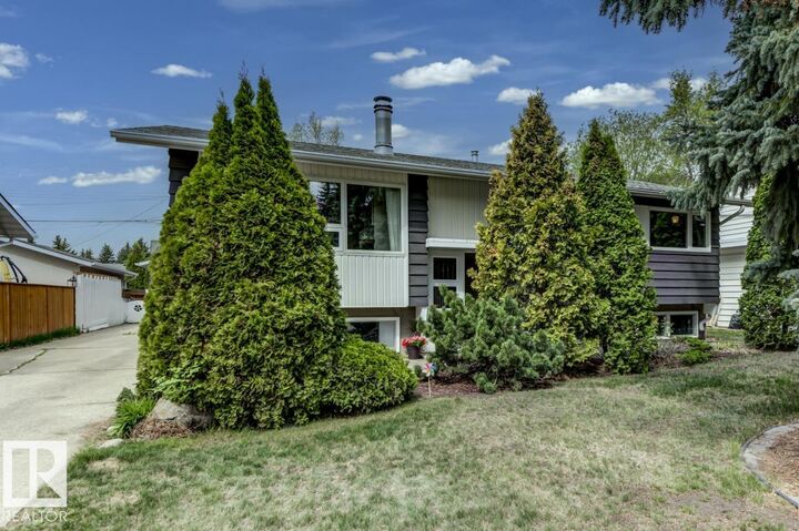 Property Photo: 4024 121 St NW AB T6J 1Y5