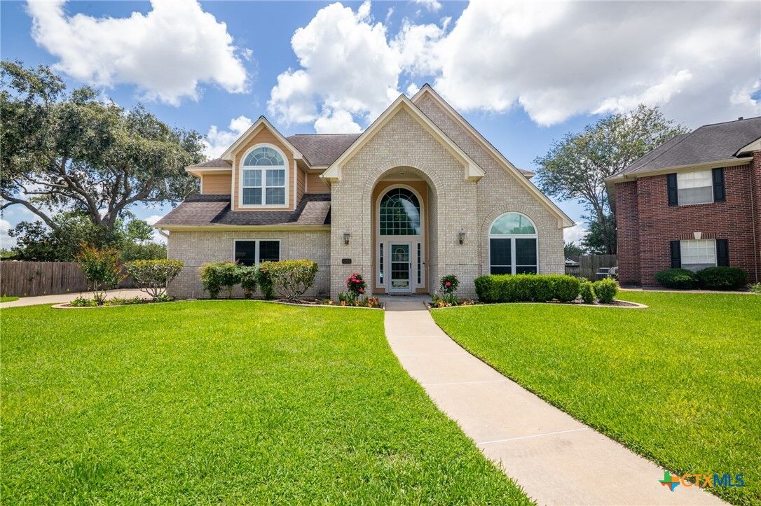 Property Photo: 103 Eton Green TX 77904