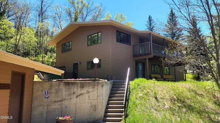 Property Photo:  4201 River Road  ND 58503 