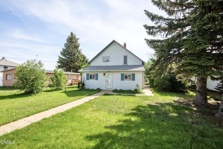 Property Photo: 307 Dakota Avenue ND 58646