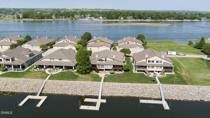 Property Photo: 923 Southport Loop ND 58504