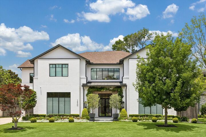 Property Photo:  5650 Chevy Chase Drive  TX 77056 