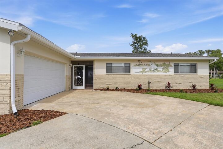 Property Photo:  1401 SE Paradise Avenue  FL 34429 