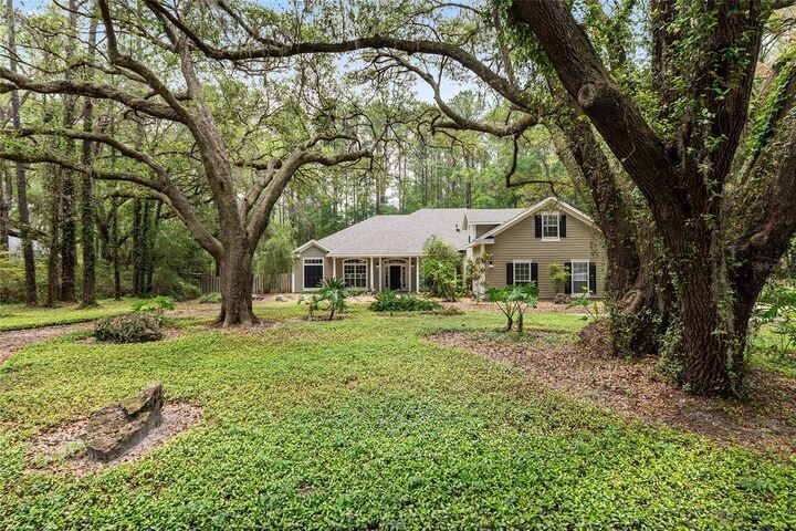 Property Photo:  10511 SW 17th Place  FL 32607 