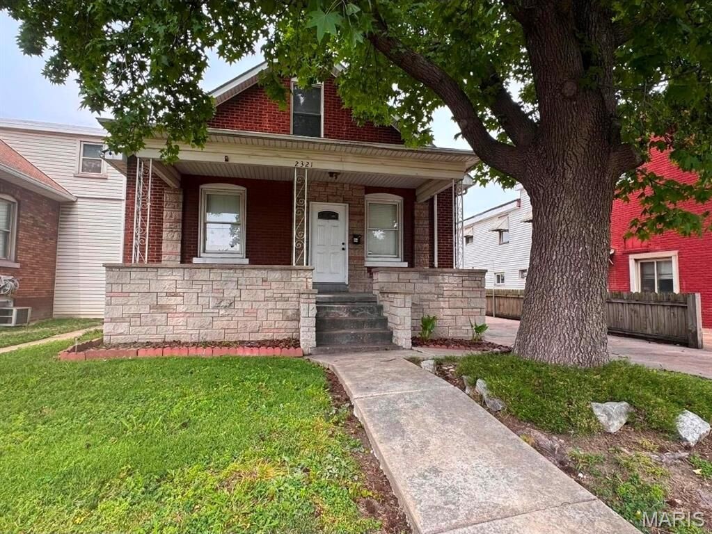 Property Photo:  2321 Washington Avenue  IL 62040 
