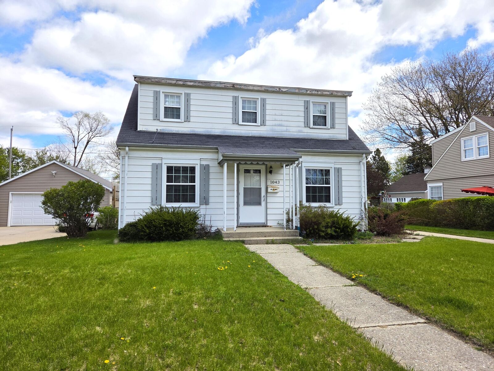 Property Photo:  1043 Birchwood Dr  WI 53095 