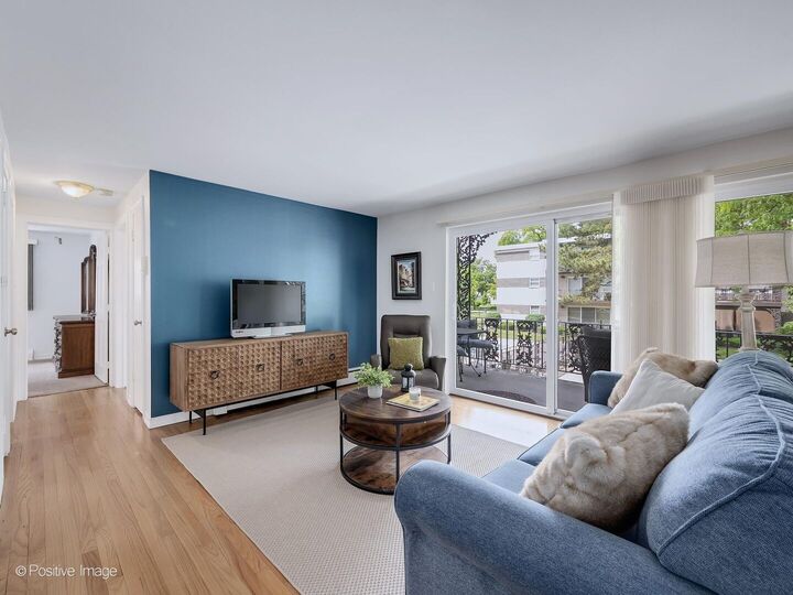 Property Photo:  925 8th Avenue 4  IL 60525 