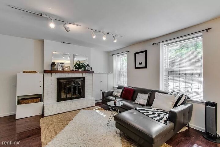Property Photo:  1011 N La Salle Drive 1W  IL 60610 