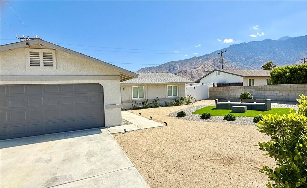 Property Photo:  373 W Avenida Cerca  CA 92262 