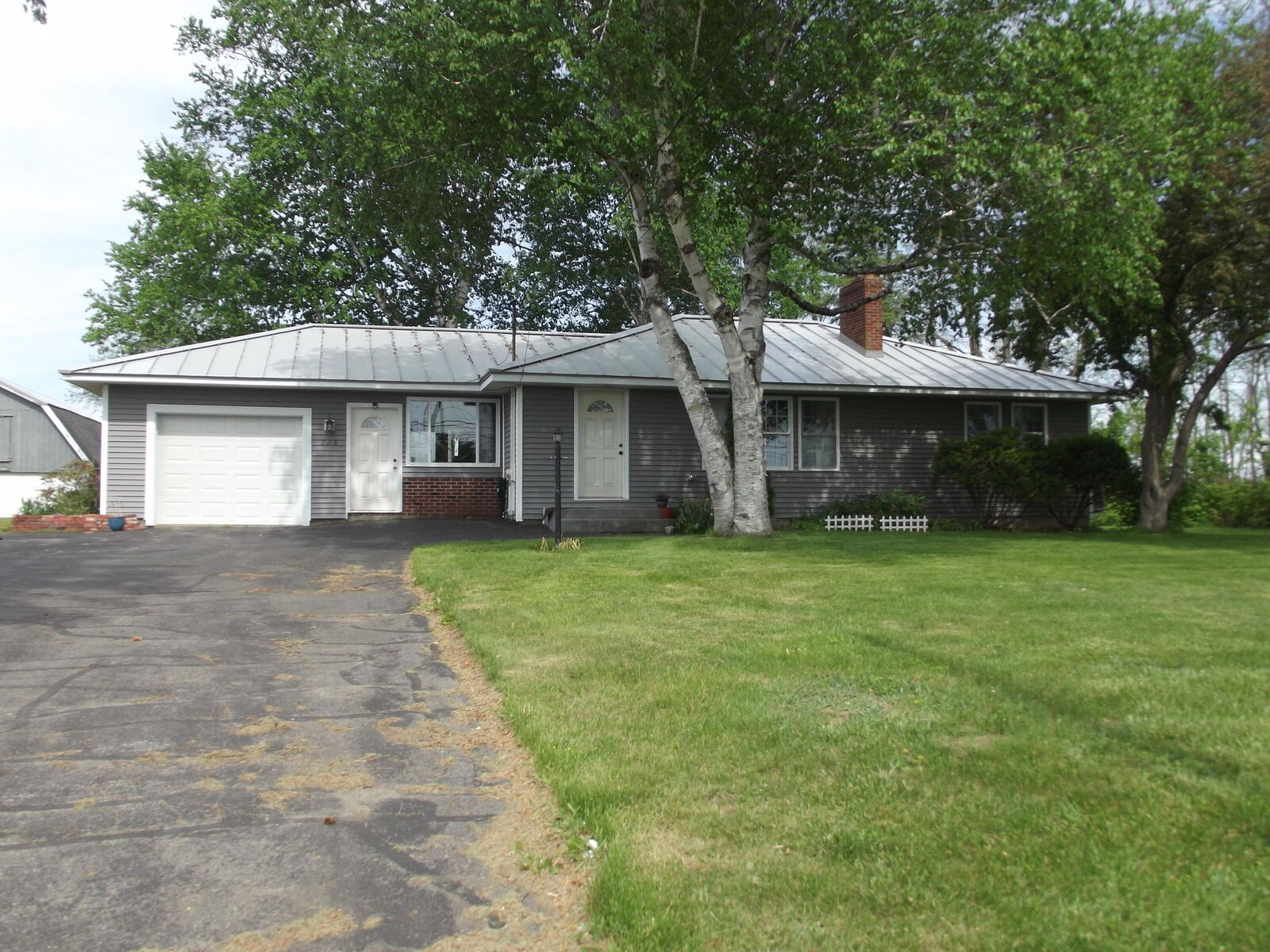 Property Photo:  225 Skowhegan  ME 04937 
