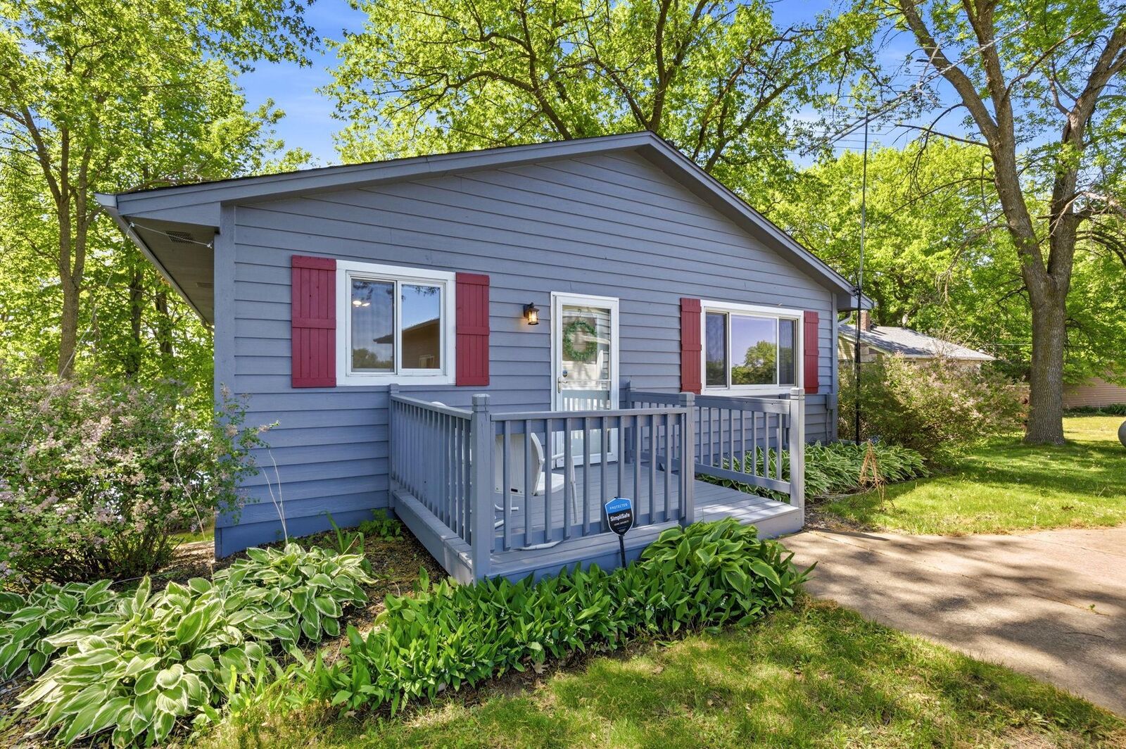 Property Photo: 1605 Larson Drive MN 55051