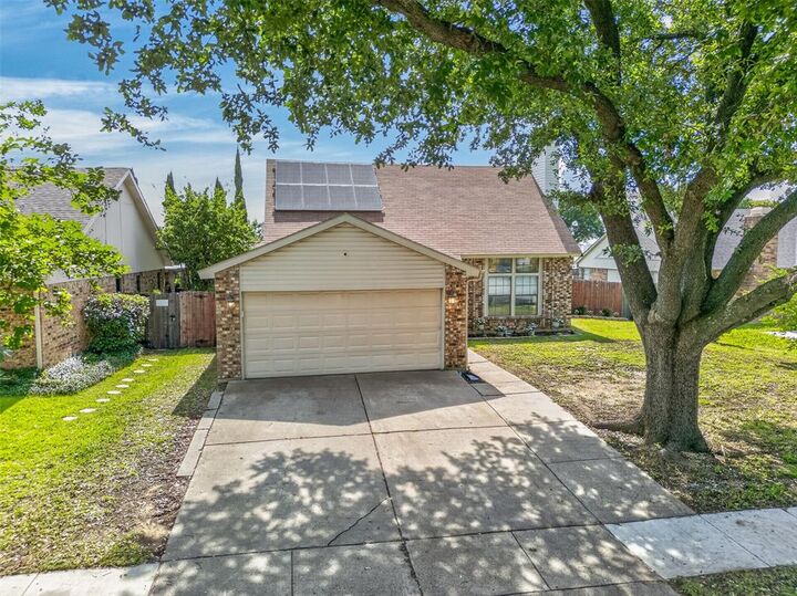 Property Photo: 5207 Nocona Lane TX 76018