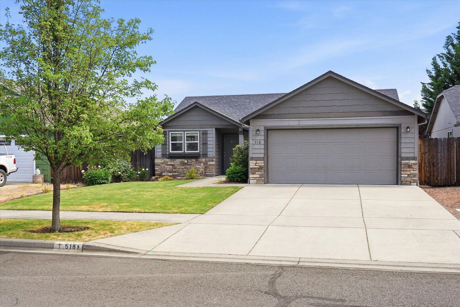 Property Photo: 518 Woodlark Drive OR 97501