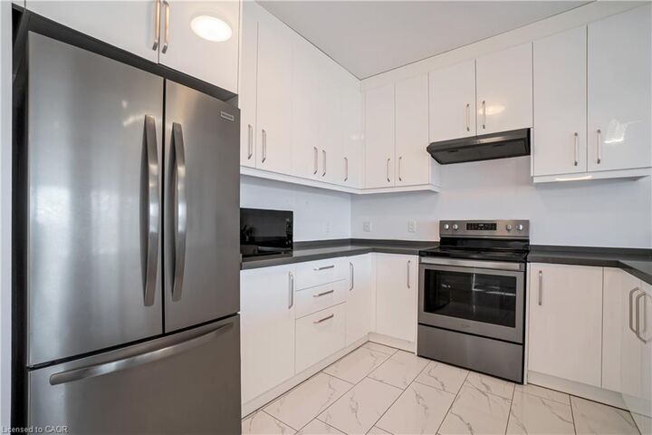 Property Photo: 2621 Holbrook Drive 8 ON N6M 0G2