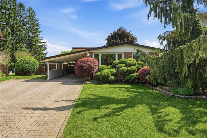 Property Photo: 45 Tanglewood Terrace ON N3R 3R8