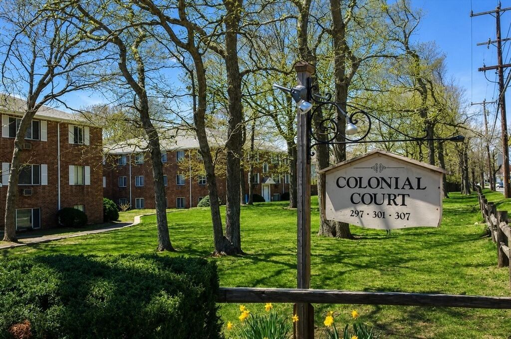 Property Photo:  307 W Main St 1  MA 02601 