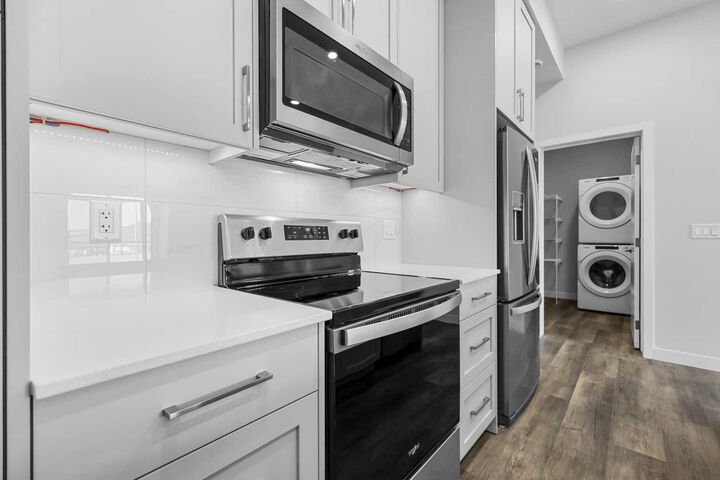 Property Photo: 255 Les Jardins Park SE 406 AB T2C 5W9