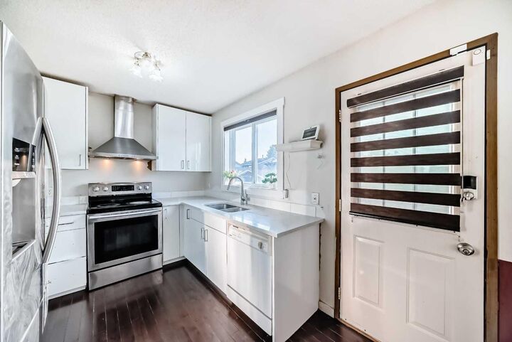 11 Martinwood Road NE — photo 1