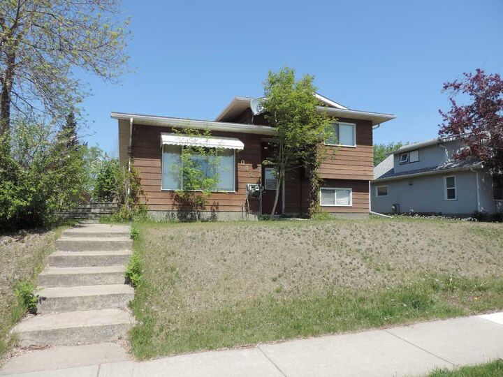 5042 51 Avenue — photo 1