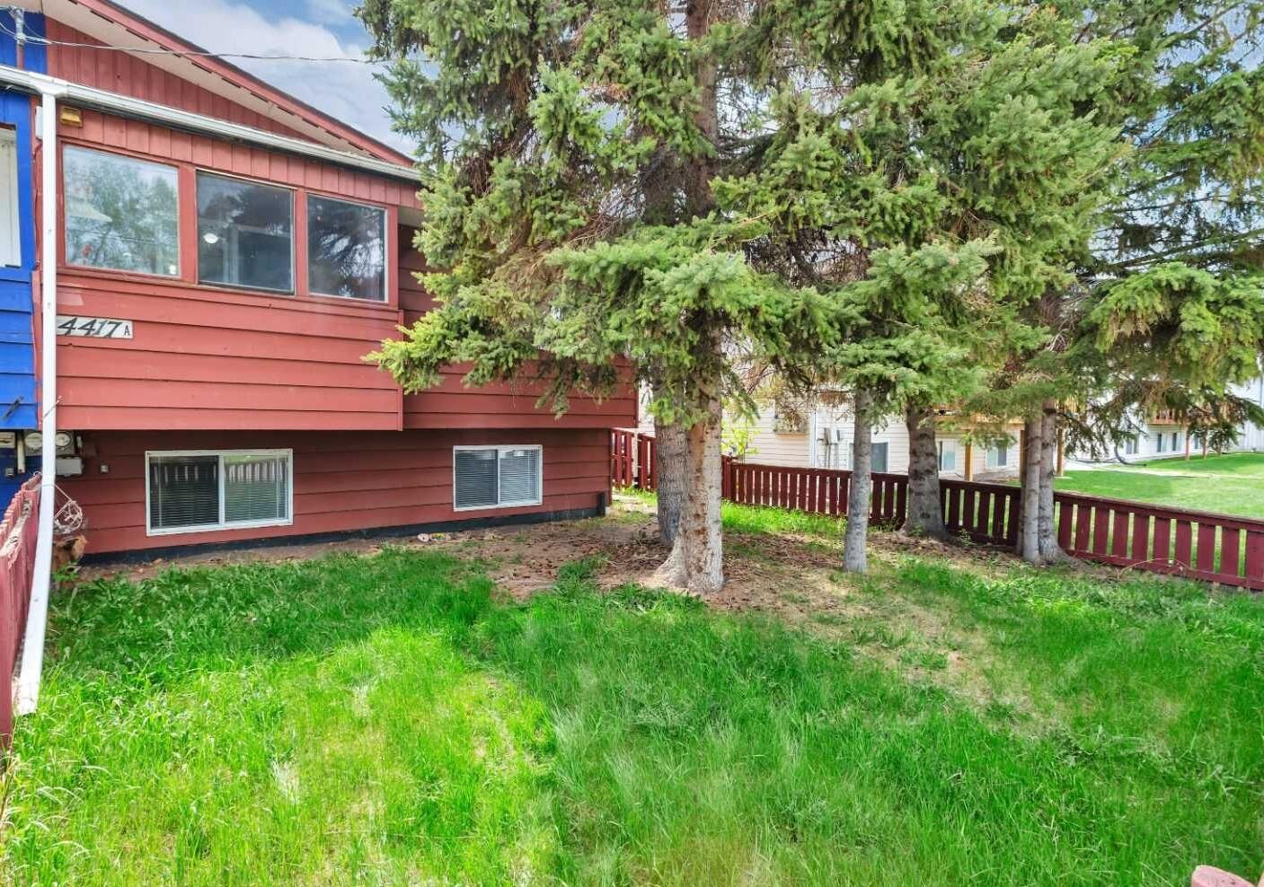 Property Photo: 4417A 47A Avenue AB T4S 1N4