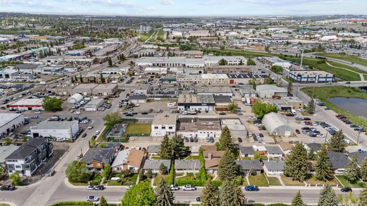 Property Photo: 616 34 Avenue NE AB T2E 2K2