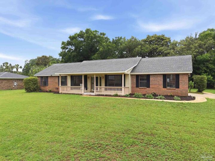 Property Photo:  1305 Calcutta Dr  FL 32563 