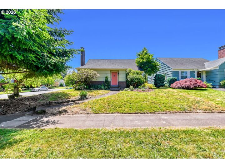 Property Photo:  2436 NE Ainsworth St  OR 97211 