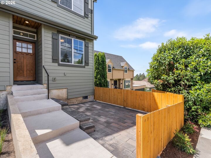 Property Photo:  3630 SW Vermont St  OR 97219 