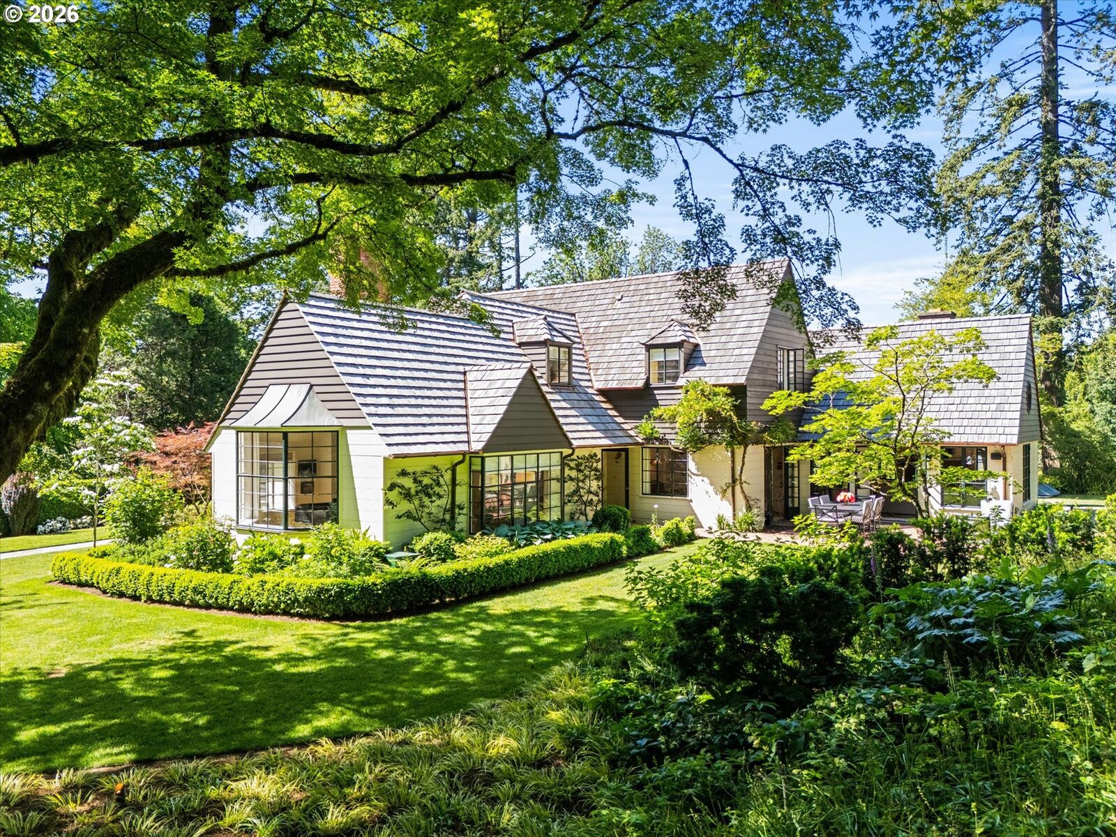 Property Photo: 5050 SW Hilltop Ln OR 97221