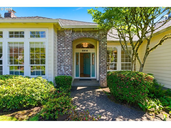 Property Photo: 5914 SW Kruse Ridge Dr OR 97219