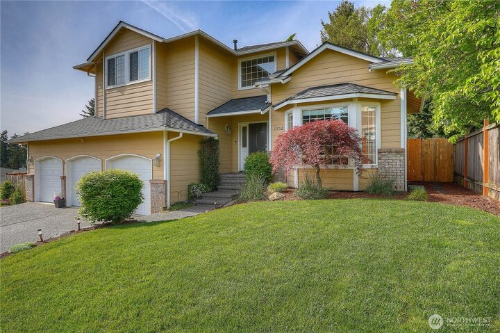 Property Photo: 1952 S 371st Pl WA 98003