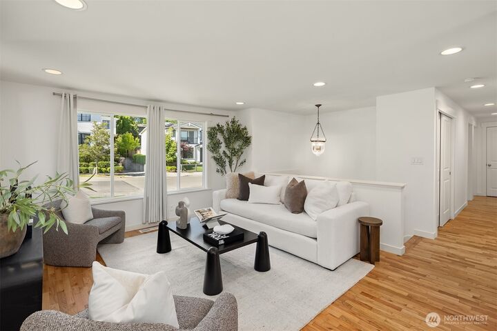 Property Photo:  413  9th Avenue  WA 98033 