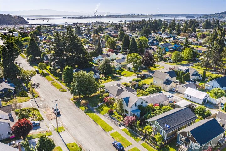 Property Photo:  1605  9th Street  WA 98221 