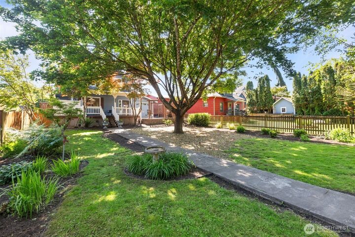 Property Photo:  1721  McDougall Avenue  WA 98201 