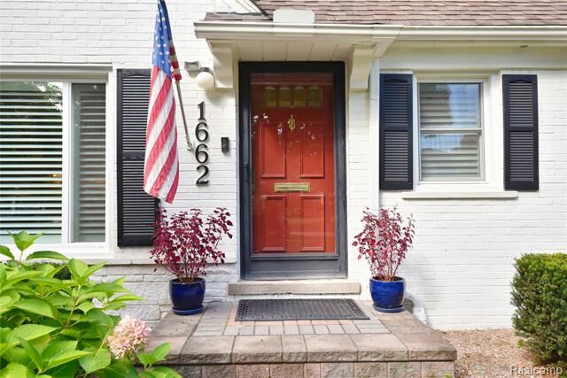 Property Photo: 1662 Maryland Boulevard MI 48009