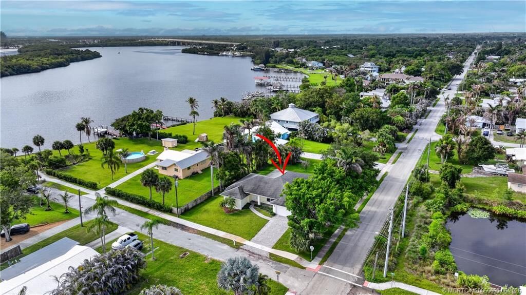 Property Photo:  814 SW 29th Street  FL 34990 