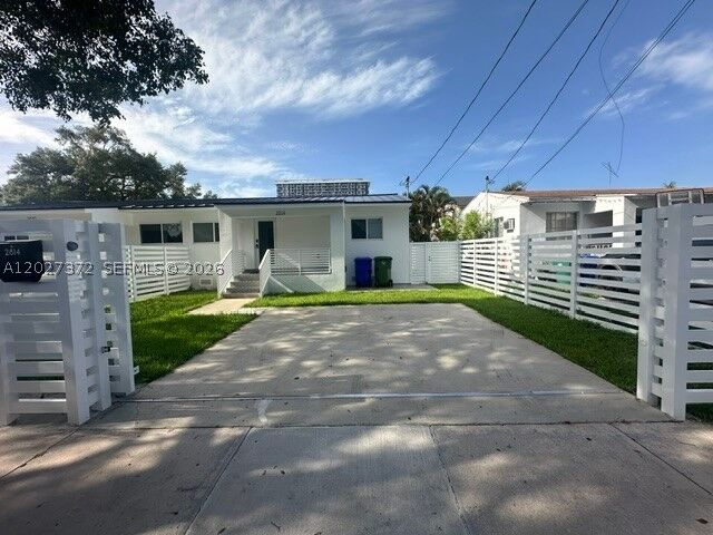 Property Photo:  2814 SW 26th St 2814  FL 33133 