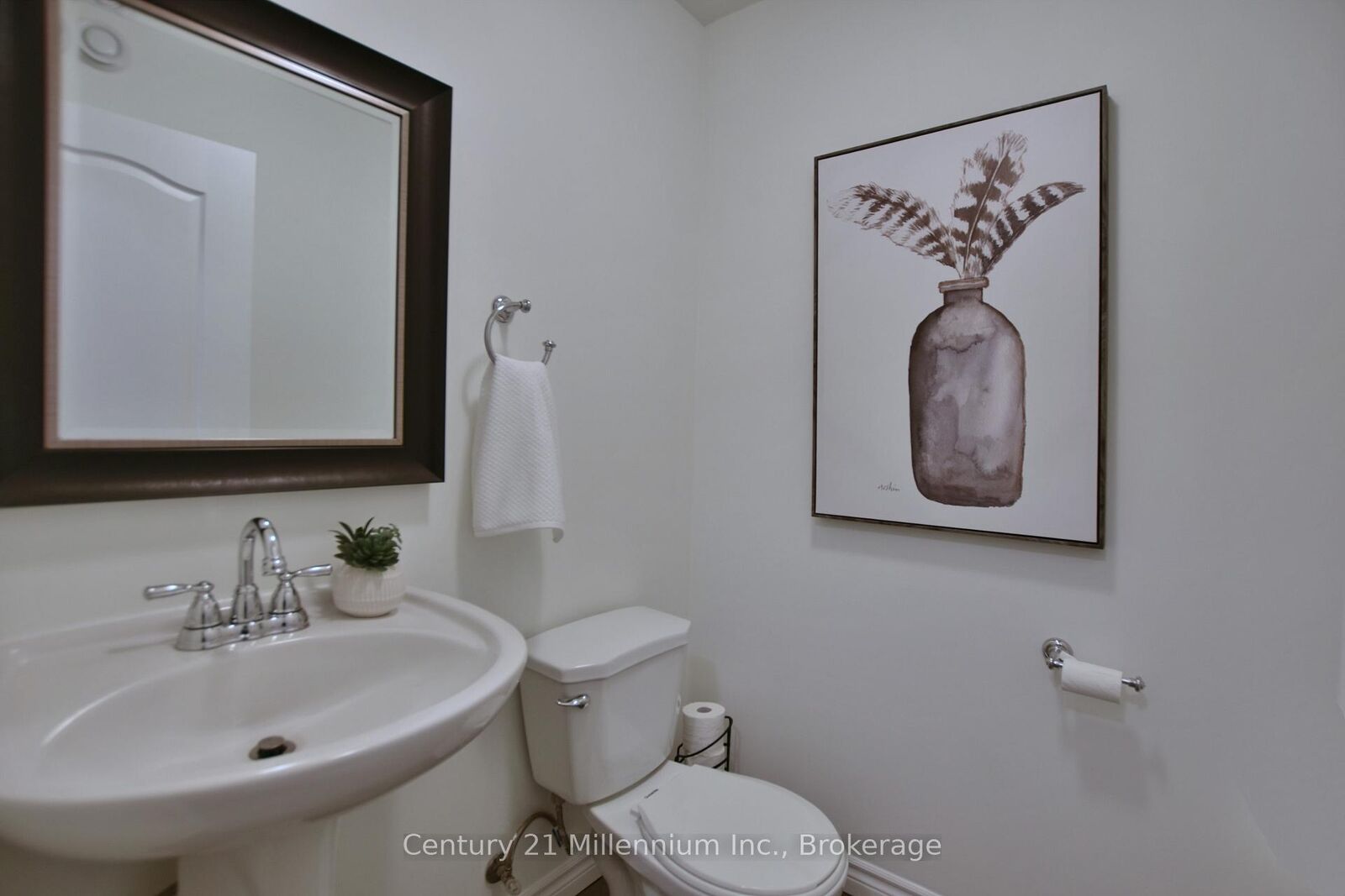 Property Photo:  117 Stanley Street  ON L9Y 0G3 
