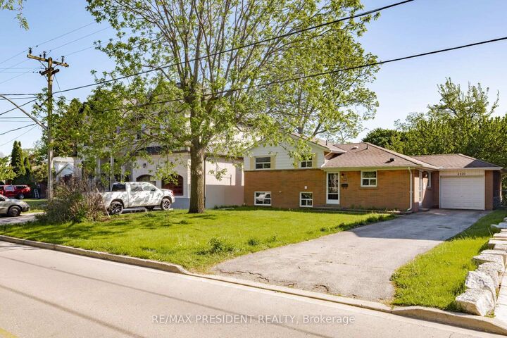 Property Photo: 2420 Edenhurst Drive ON L5A 2K9