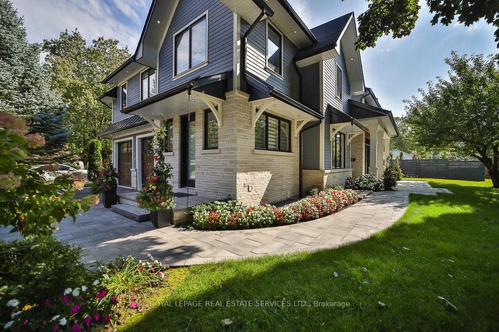 Property Photo: 1301 Twin Oaks Dell N/A ON L5H 3J9